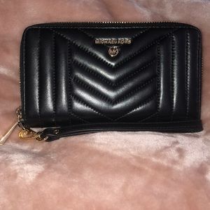 Wristlet wallet